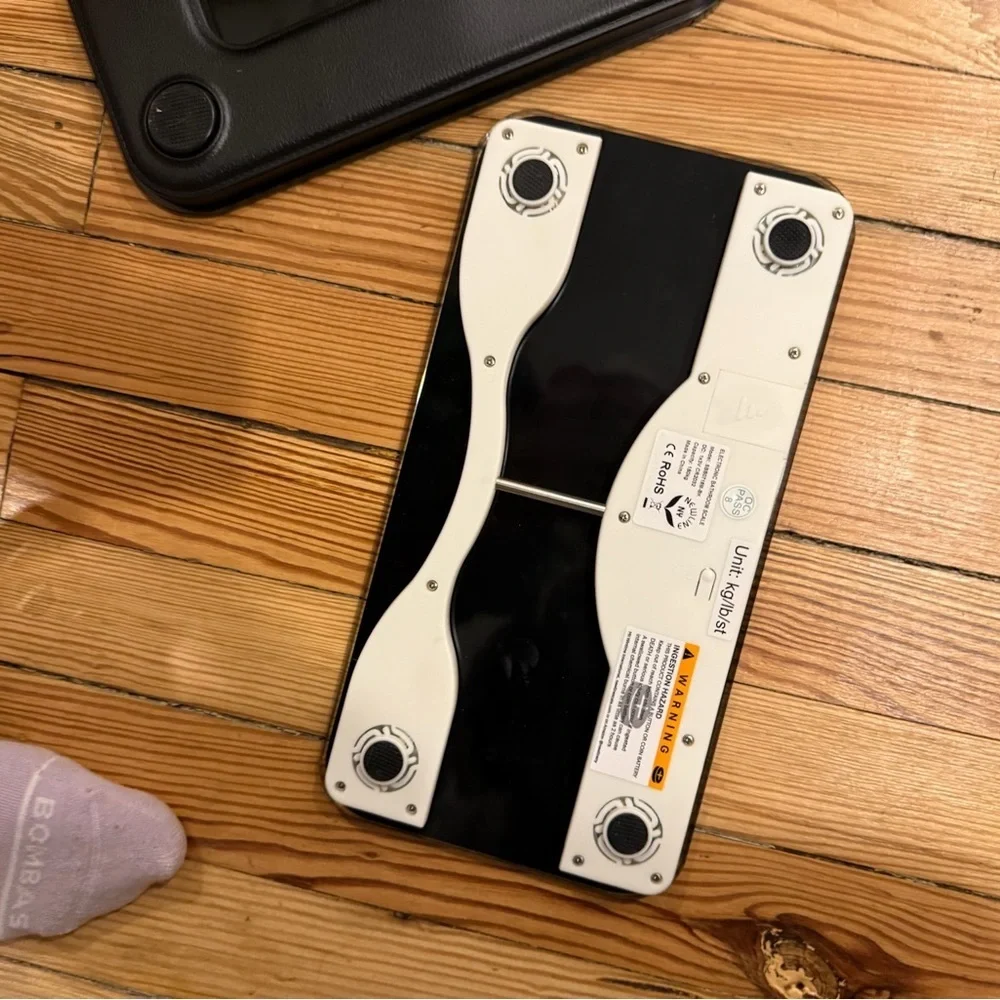 NEWLINE Sleek Black Digital Scale Battery Operated